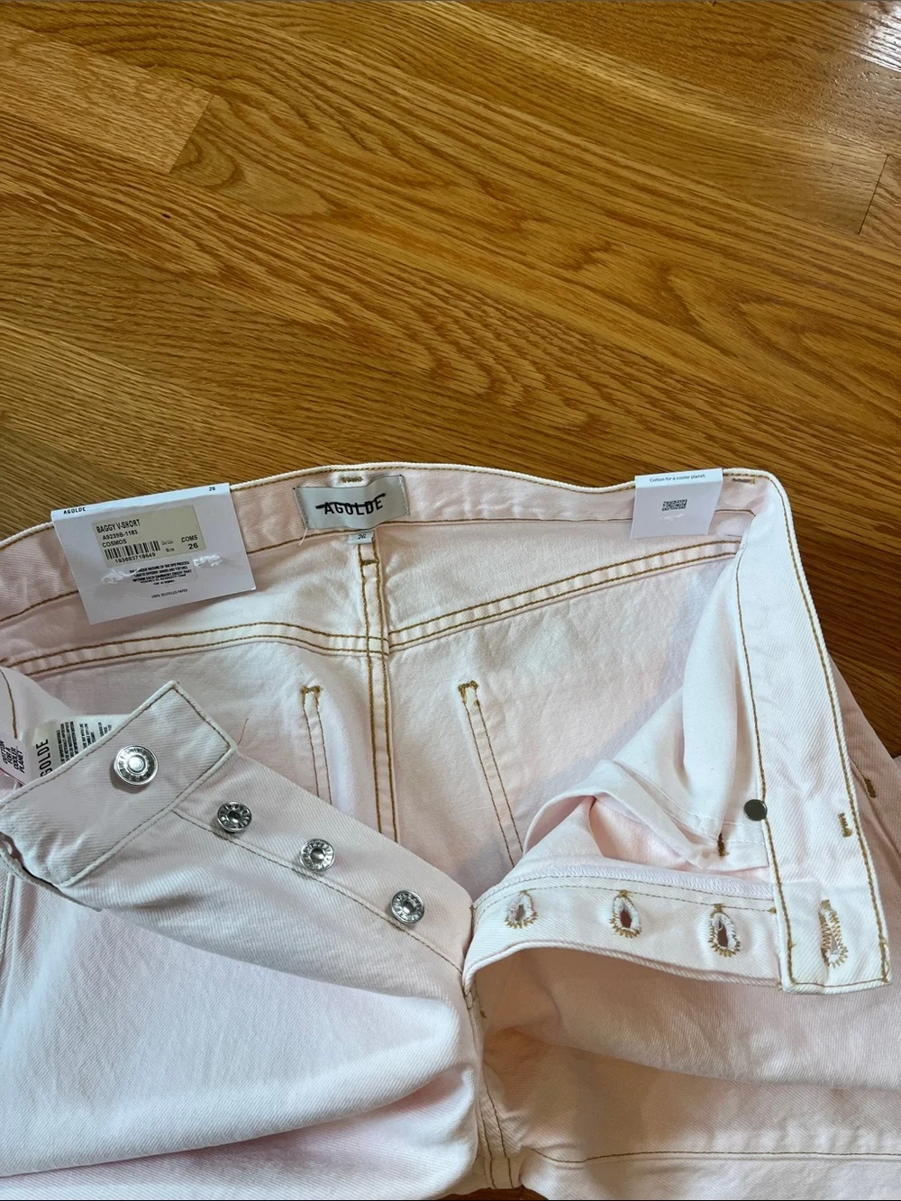 AGolde Baggy V-Short Size 26 NWT